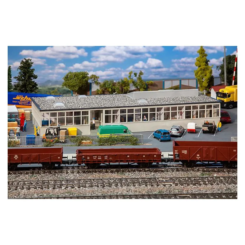 Atelier avec intérieurs. FALLER 130168