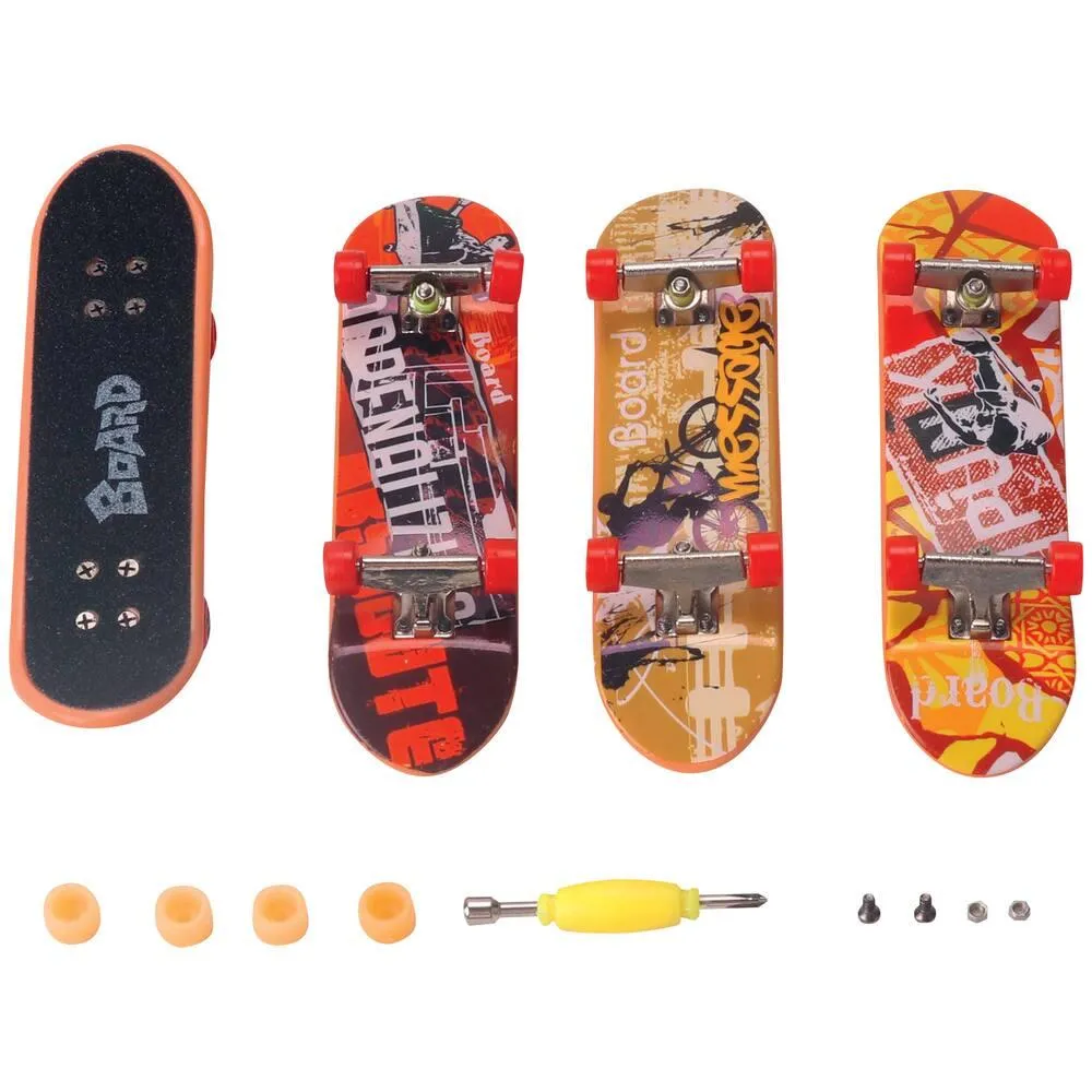 4 MINI SKATEBOARDS