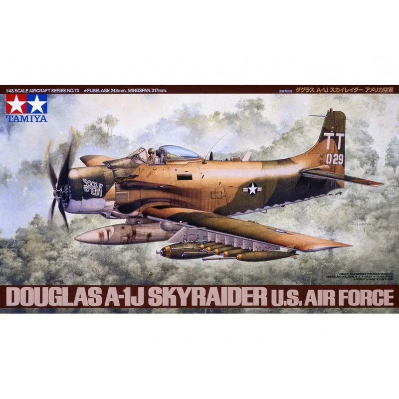 Douglas A-1J Skyraider. TAMIYA 61073