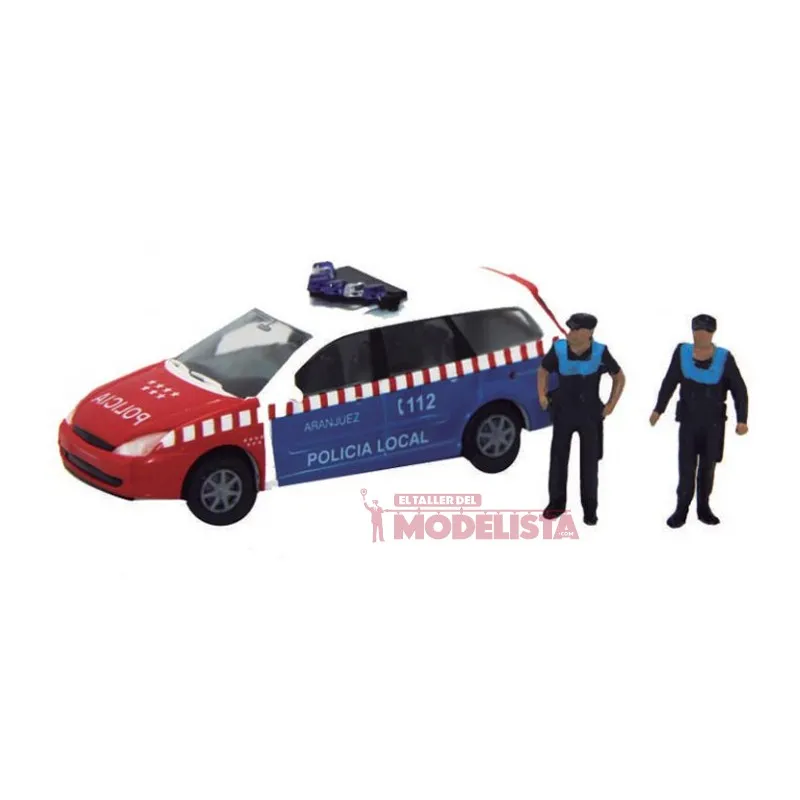 Ford Focus avec des policiers locaux. ANESTE 4261