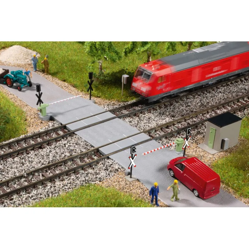 Passage à niveau avec barrières. AUHAGEN 44649