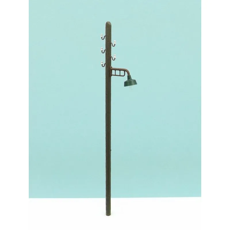 Mât en bois avec lumière et pose. KLUBA 2759