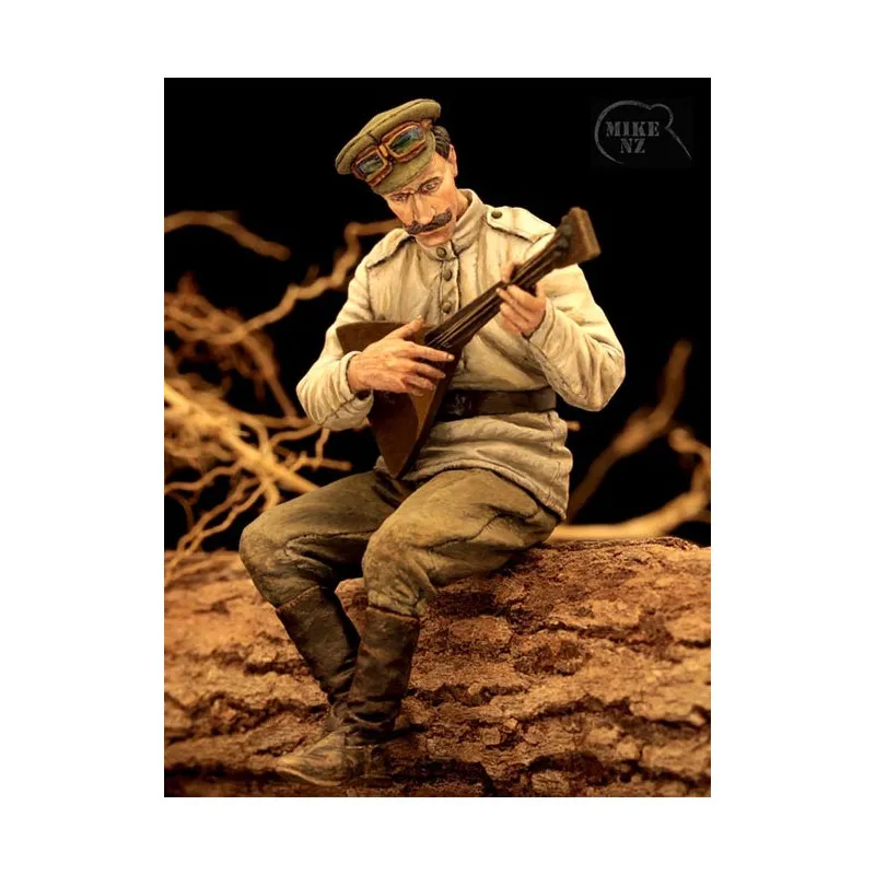 Soldat russe jouant de la balalaïka. CSM F35-012